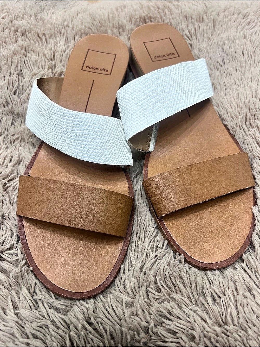 dolce vita Two-Tone Flat Sandals in Brown & White W SZ8